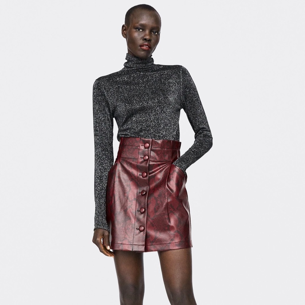 ZARA FAUX LEATHER ANIMAL PRINT MINI SKIRT
Burgundy - Picture 3 of 8